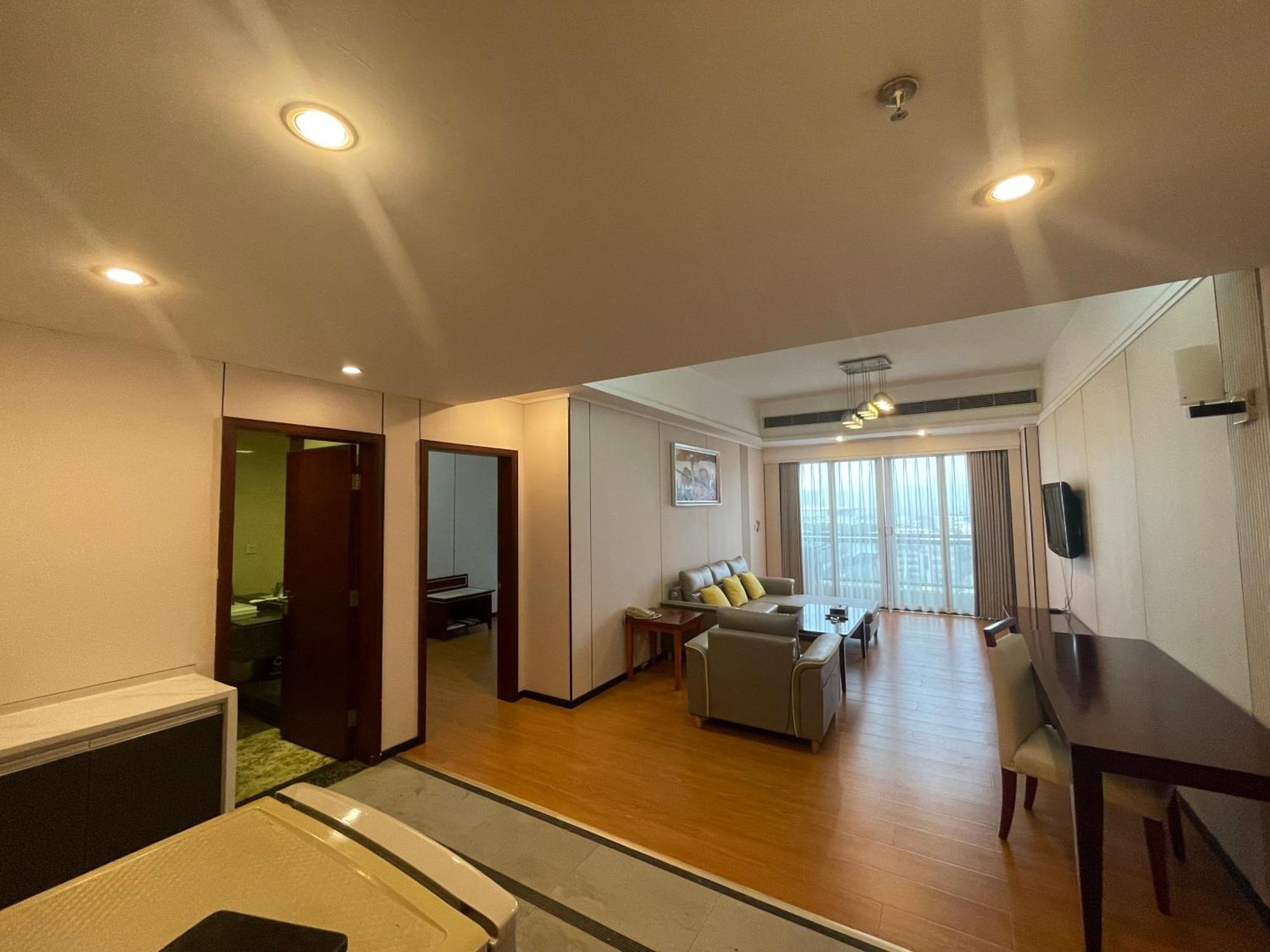 Yinfeng Hotel Guangzhou North Station Branch, Huacheng Road Subway Station Branch Exterior photo